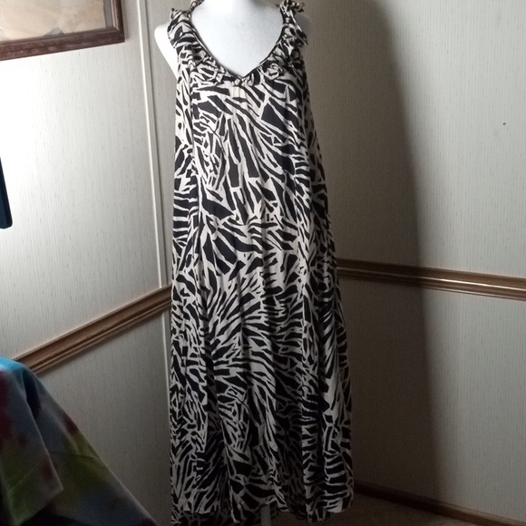 H&M Black and Cream Patterned Maxi Dress Beachy, Summer, Vacation, Animal Print - Picture 4 of 8